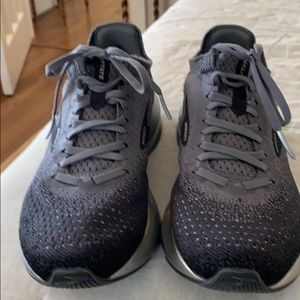 Men’s Brooks “Levitate 2” running shoes